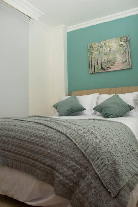 Walled City, El Centro - Amenities,
