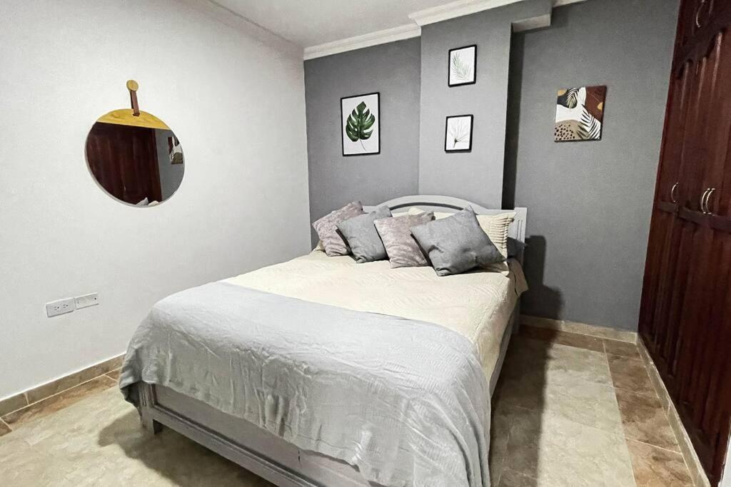Walled City, El Centro - Amenities, *