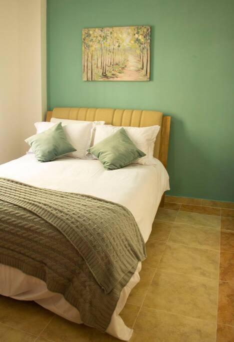 Walled City, El Centro - Amenities, *